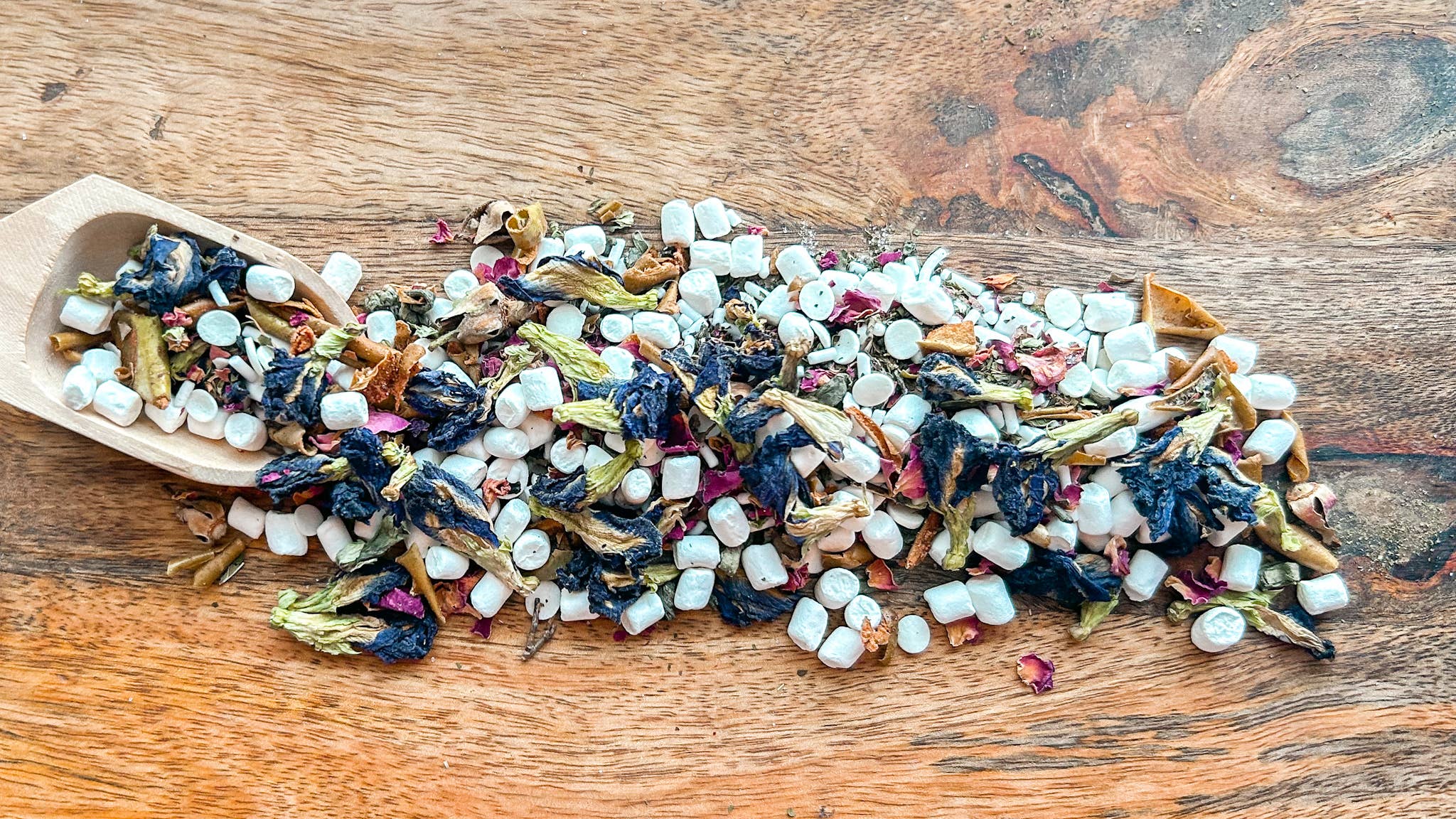 Birch Tea Co. - Vente Thé en vrac - Northern Lights - Thé en vrac en forme de papillon, de pois et de rose1