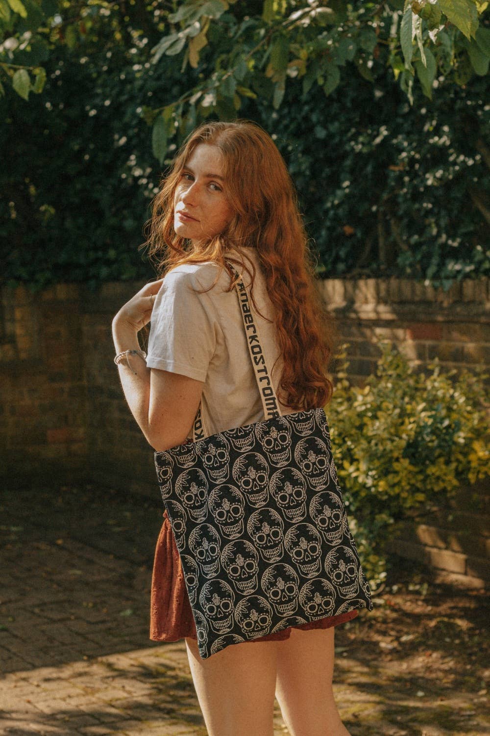 Xander Kostroma - Venta al por mayor Bolsa de asa- Mujer - Bolso shopper gótico de algodón negro con estampado de calaveras4