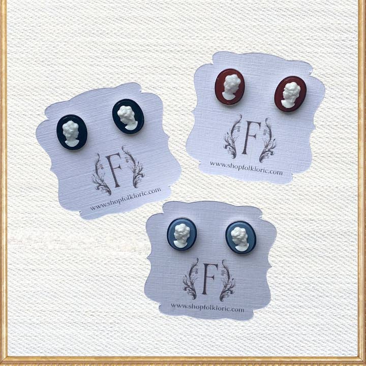 Winzling Cameo Studs för wholesale av Folkloric Jewelry