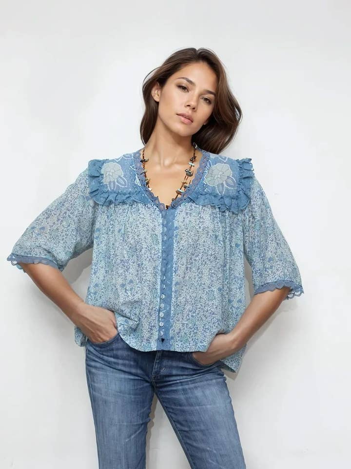 Kelly Printet Bluse Korte Ærmer og Blonde Liberty Blå for engroshandel hos Blue Boheme