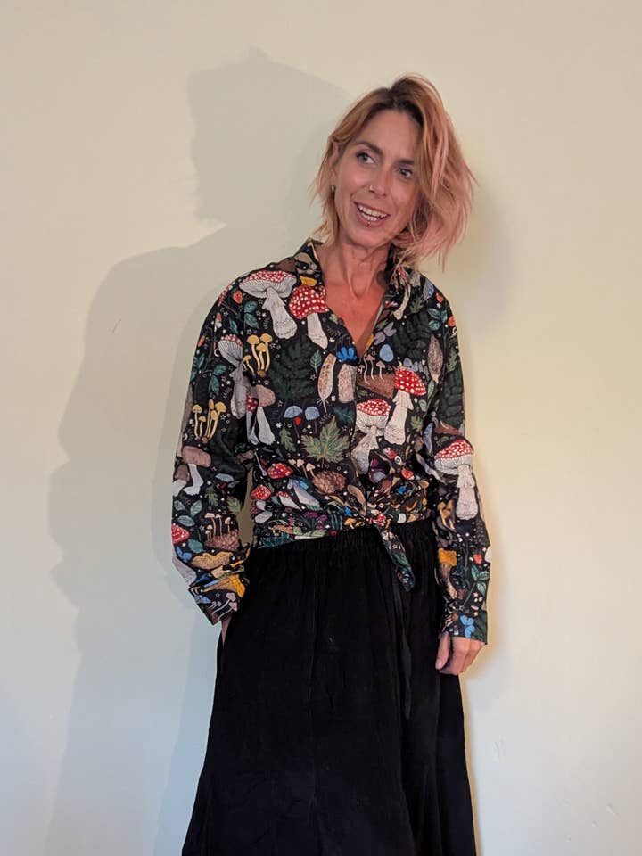 Emma's Emporium – wholesale Buttoned-down shirt – Unisex – AW2503 Unisex Toadstool Mushroom Print Cotton Shirt1