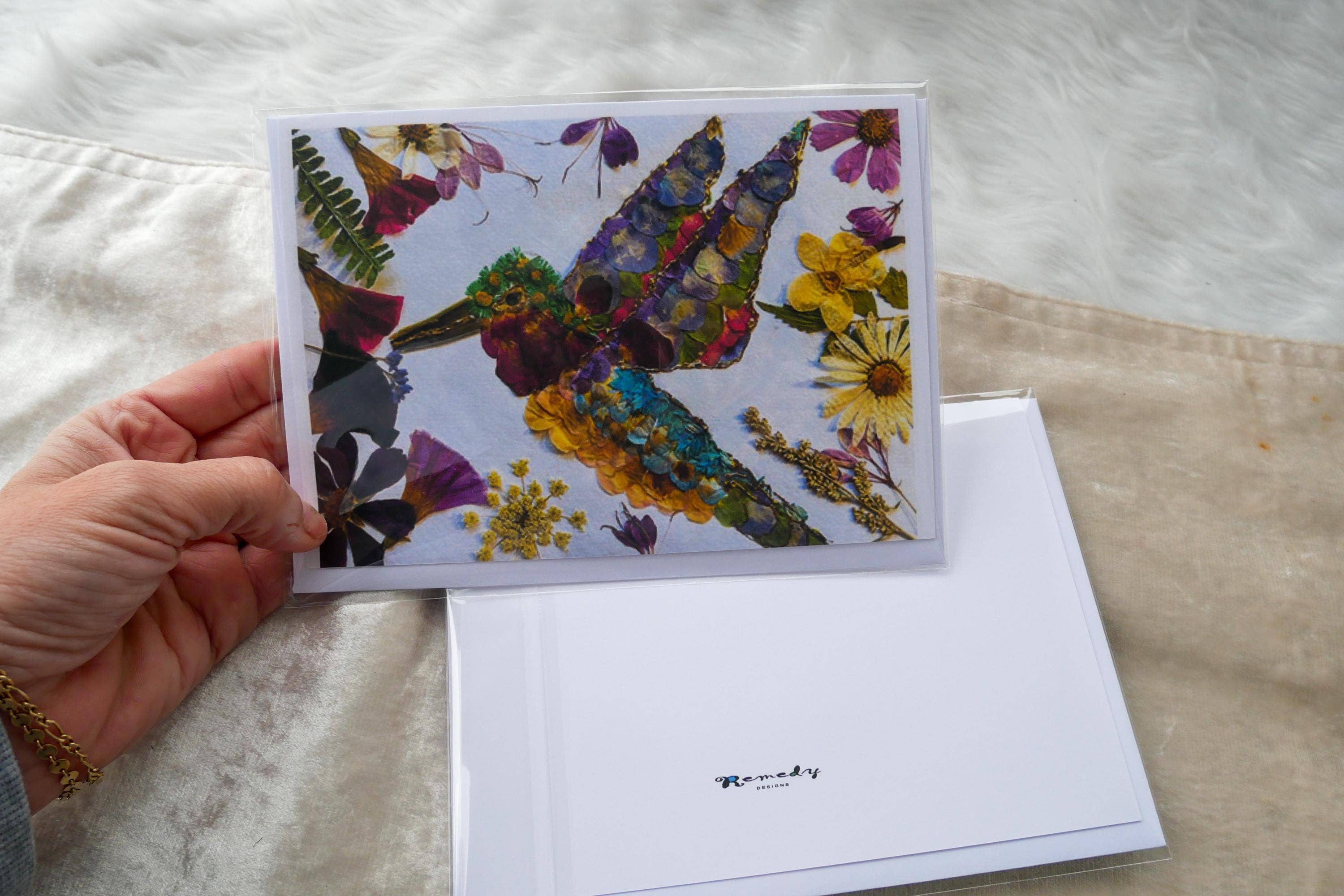 Remedy Designs - Venta al por mayor Tarjetas de felicitación - Tarjeta de felicitación con colibrí de flores prensadas, impresión de arte con flores reales0