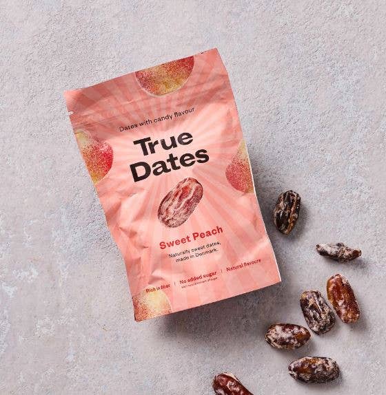 Gourmandise – wholesale Torkad frukt – Smaksatta dadlar True Dates Sweet Peach, hälsosamt sött alternativ1
