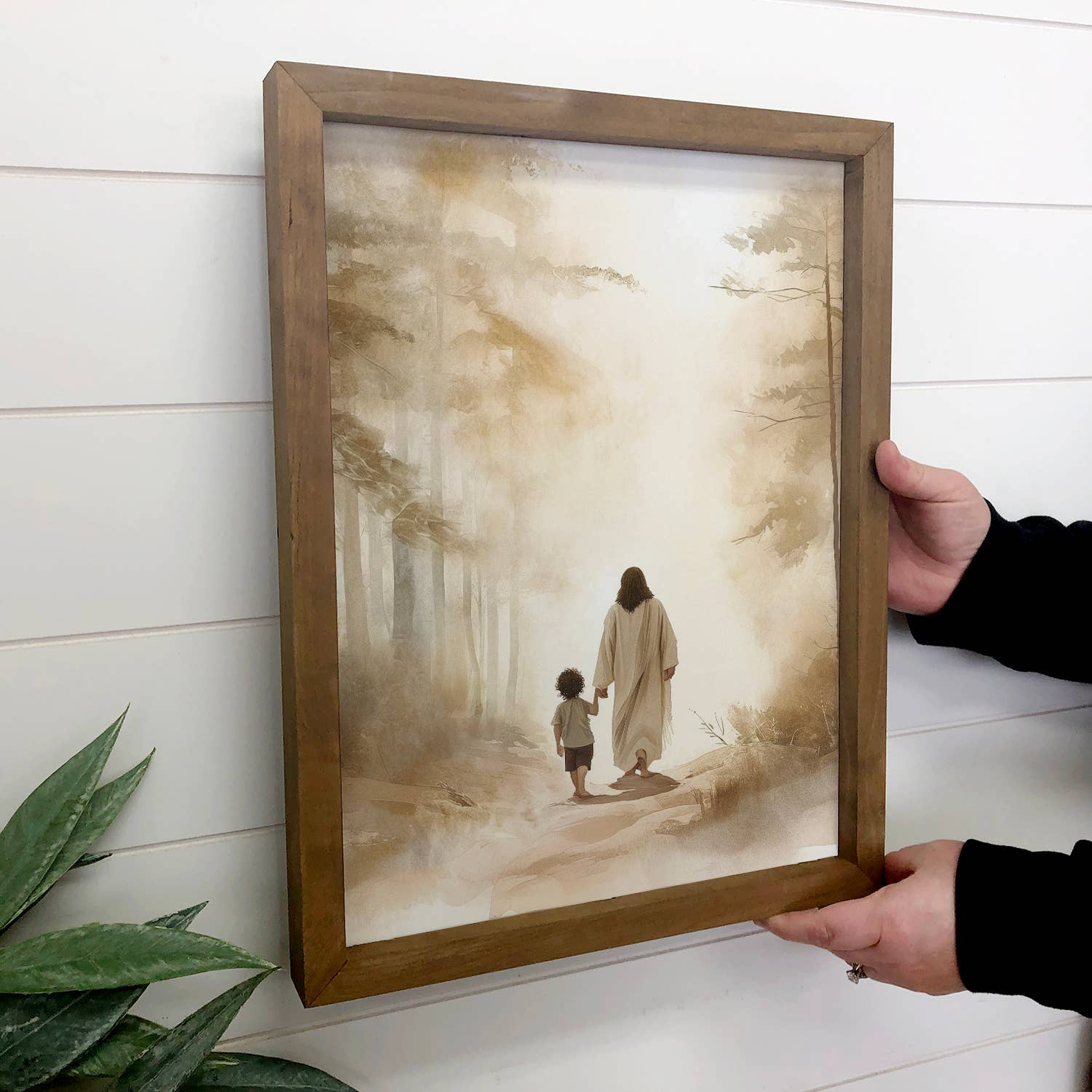 Hangout Home - Vente Affiche d'art - Jésus marchant avec un garçon aux cheveux noirs - Art sur toile de Jésus3