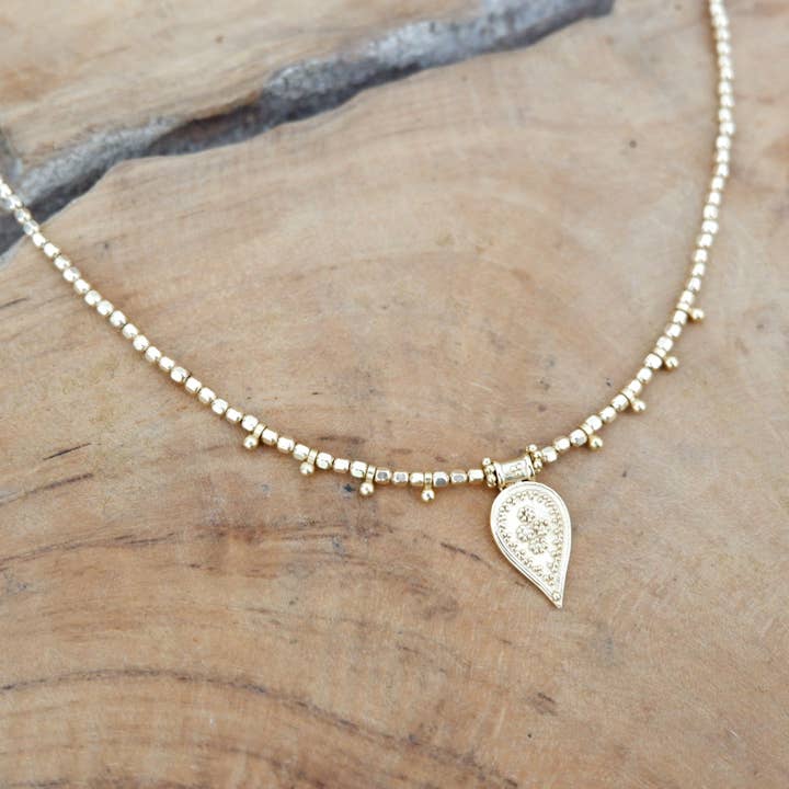 Collar tipo choker con cuentas finas y dije étnico «ELIM» para venta al por mayor de THA-MAKA