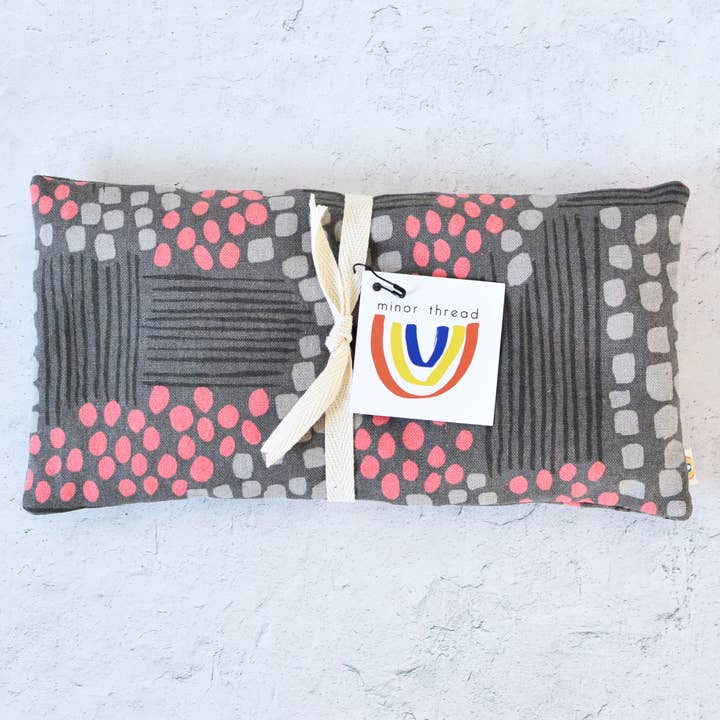 Cuscino per occhi oversize in tela Siesta con vista aerea per la vendita all'ingrosso da parte di Minor Thread