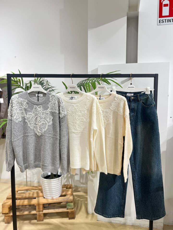 Sweater med blonde detalje for engroshandel hos ADORA