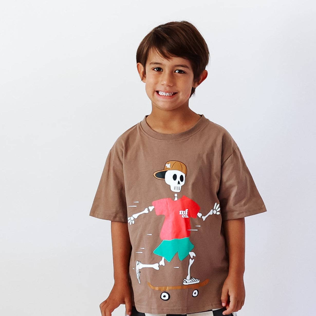 Minimalist Folk Co. – wholesale Shorts - Barn – TRÄNINGSSHORTS i RUTIGT KOL | BARN1