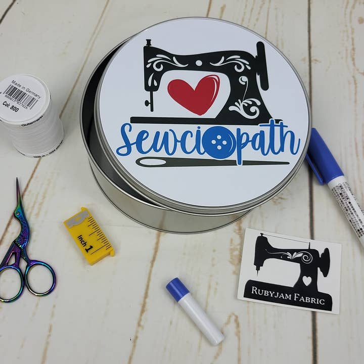 Sewciopath-rund metallförvaringsburk, 15cm x 5cm för wholesale av Rubyjam Fabric