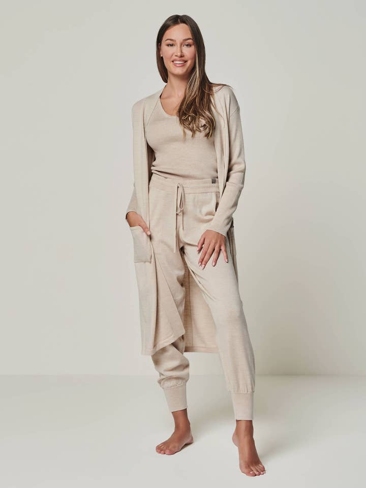Gebreid loungewear set met cardigan, top en broek van 100% merino extrafijn voor wholesale door YOU LOOK PERFECT Loungewear