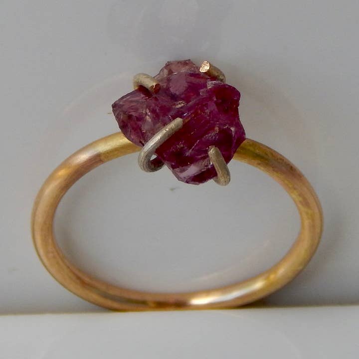 Bague en or améthyste pour la vente par The Rae Label