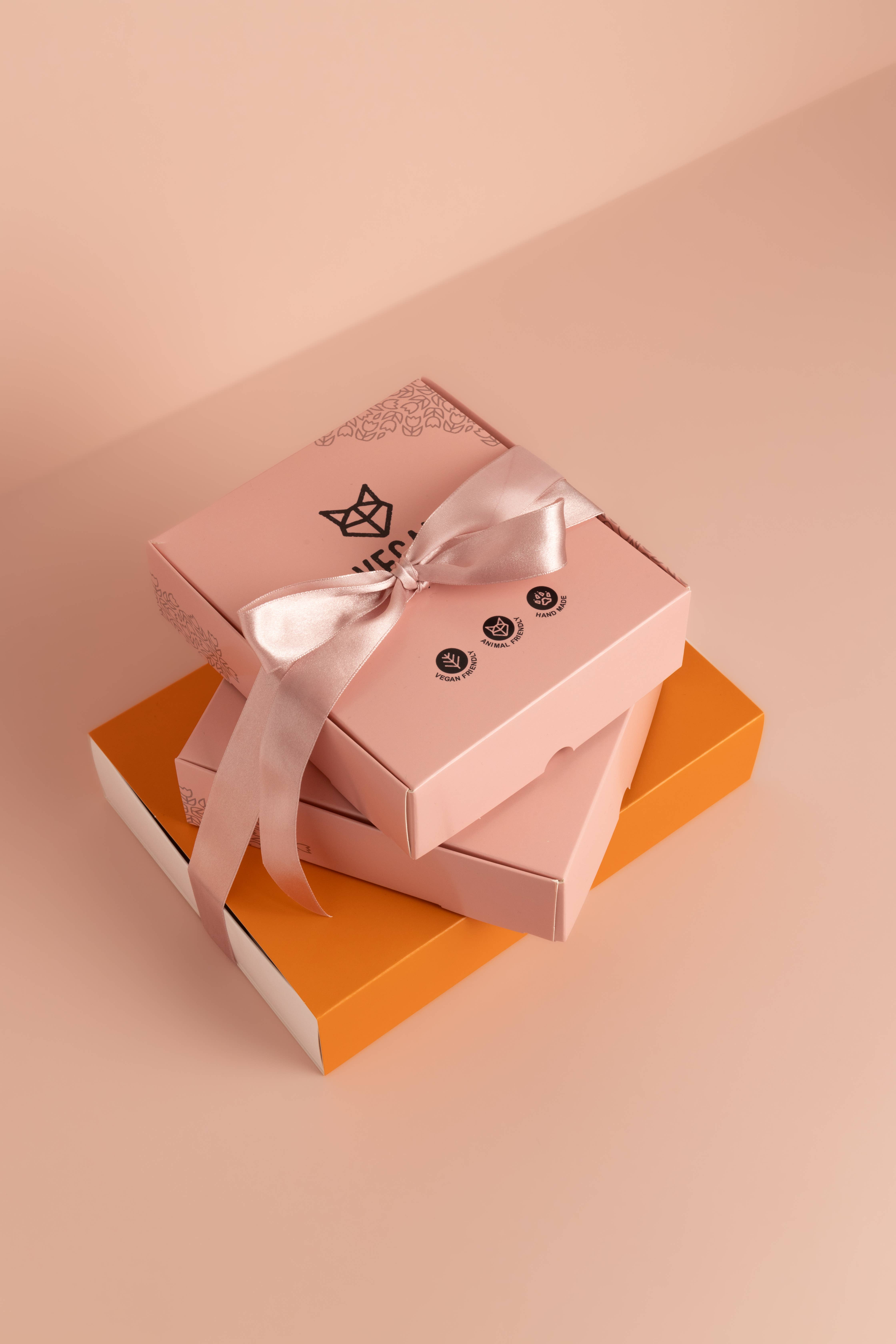 Amber cosmetics Ltd (Vegan Fox) - Wholesale Bath & Body Set - Feminine Gift Set3