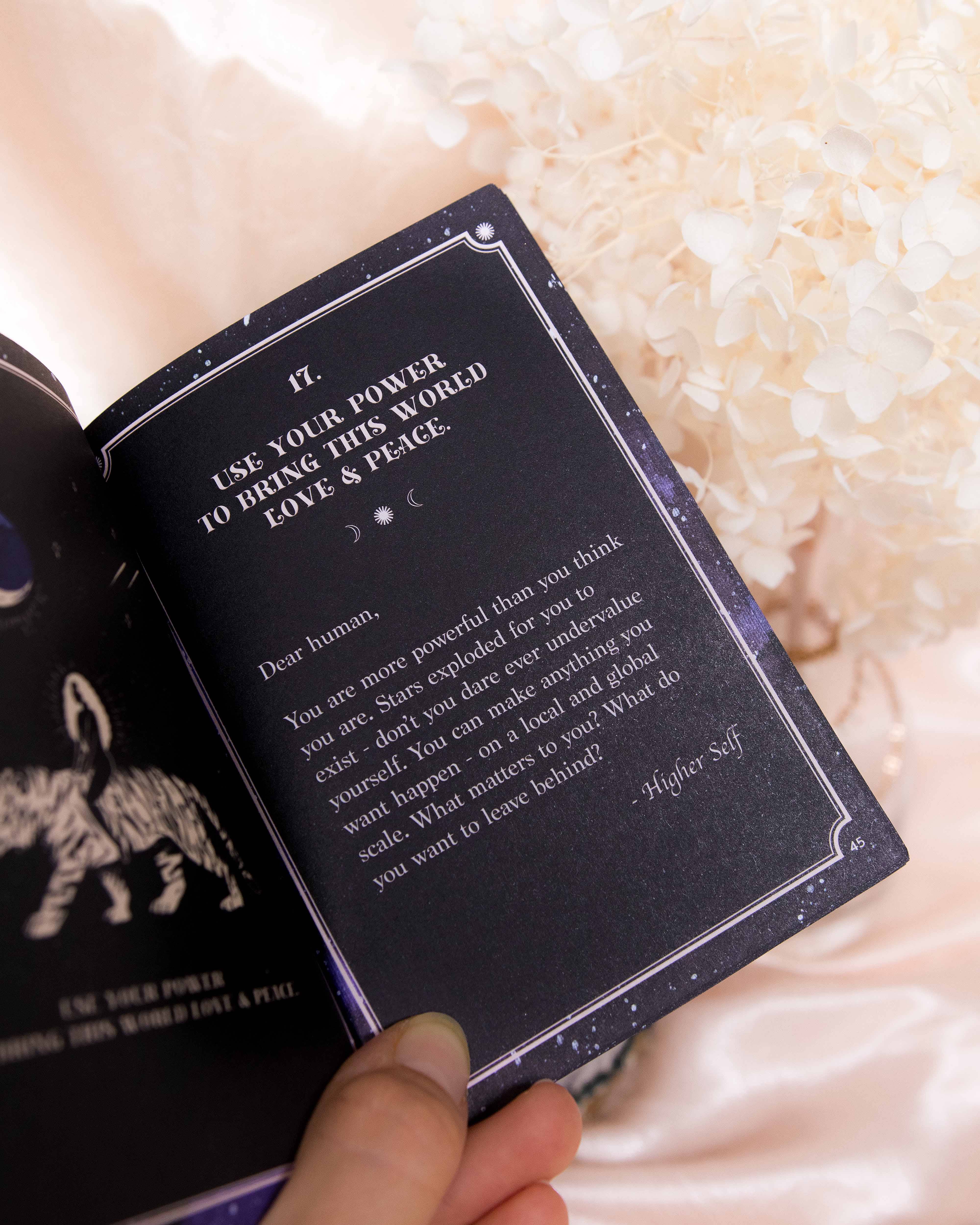 DreamyMoons - Wholesale Tarot Cards - Soul Whispers Gold Foiled 33 Card Deck7