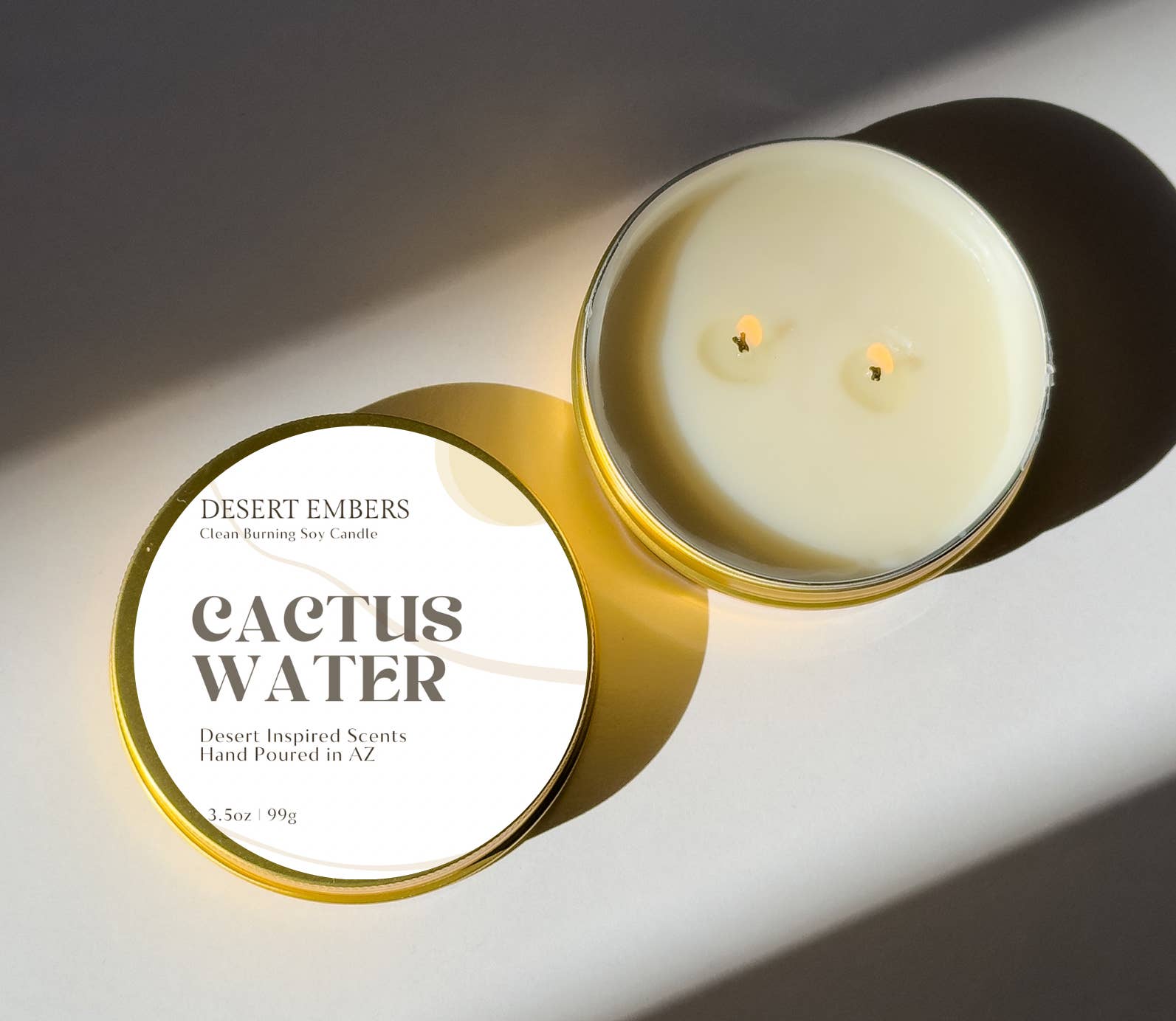 Desert Embers, LLC – Velas de viagem por atacado – Vela em Lata de Viagem Amigável com Aroma de Água de Cacto e Ouro Duplamente Pavio