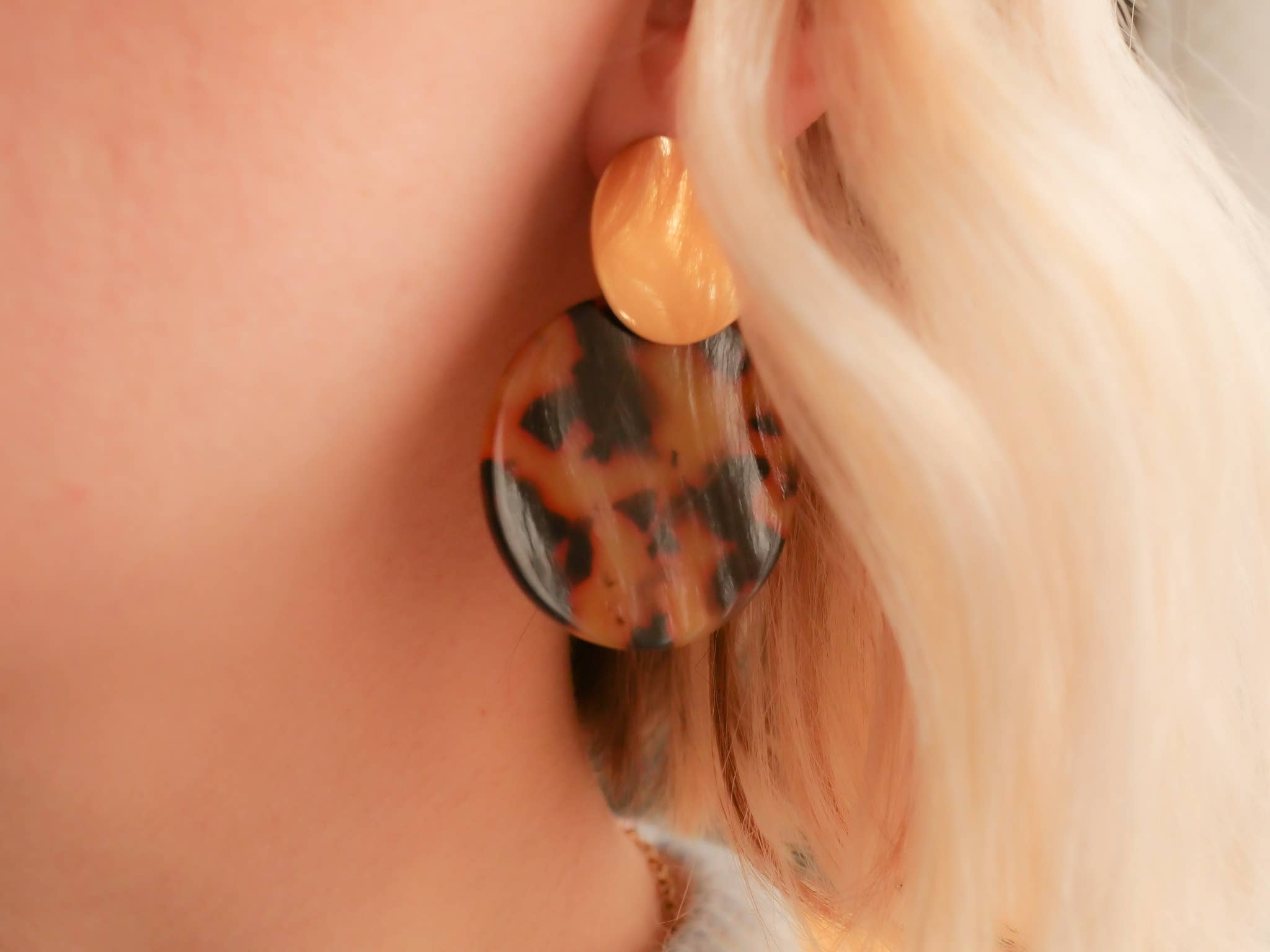 Azeria Création - Venta al por mayor Pendientes colgantes - Pendientes Pia con gancho de acero inoxidable y hebilla de acetato0