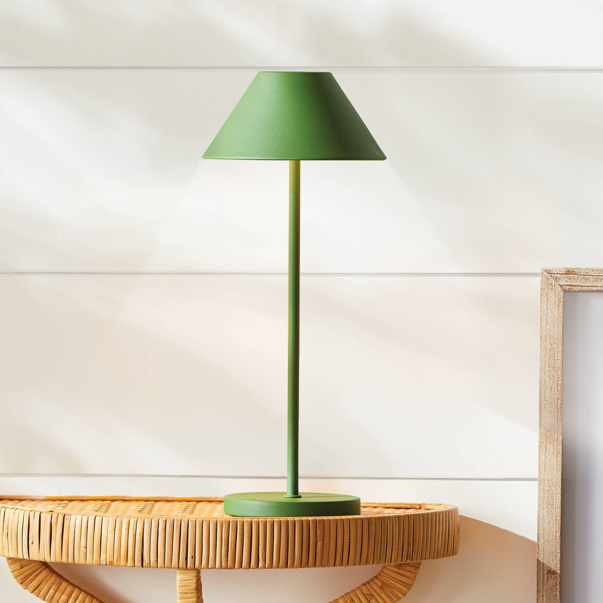 Napa Home & Garden – Candeeiro de secretária/decorativo por atacado – Abajur portátil sem fio LED com cúpula de metal, 35,6 cm, verde1