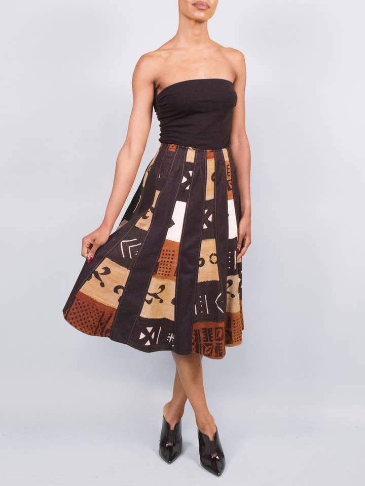 Jupe trapèze en tissu de boue pour la vente par Cadling Fashions Ltd