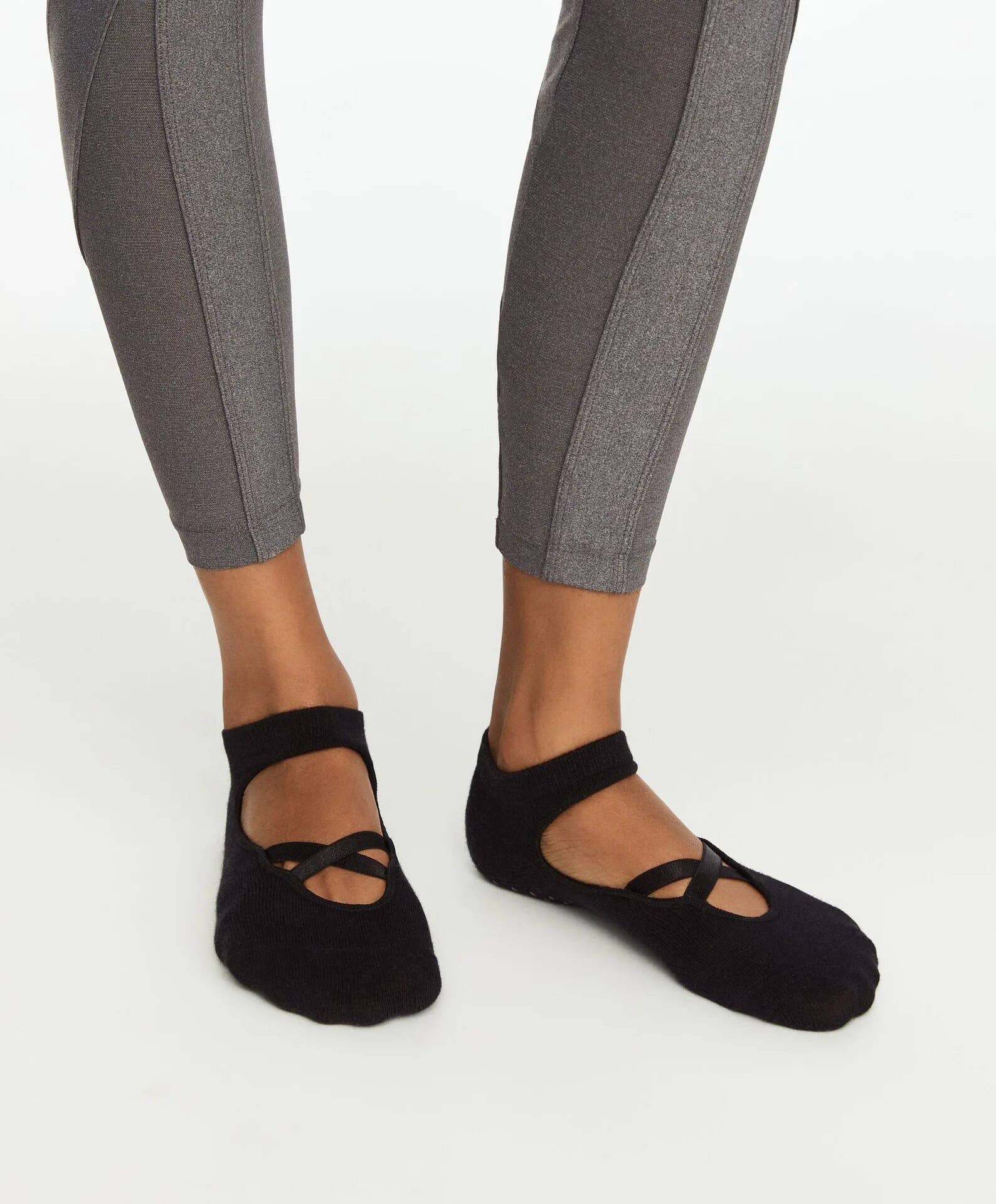 Belsize Activewear - Wholesale Socks - Women's - Yoga & Pilates grip socks bundle27