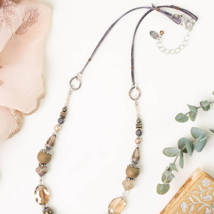 Anne Vaughan Designs Jewelry - Vente Collier de perles - Collier d'exception Windsor Castle 23,5-25,5" en quartz fumé, cristal, pyrite