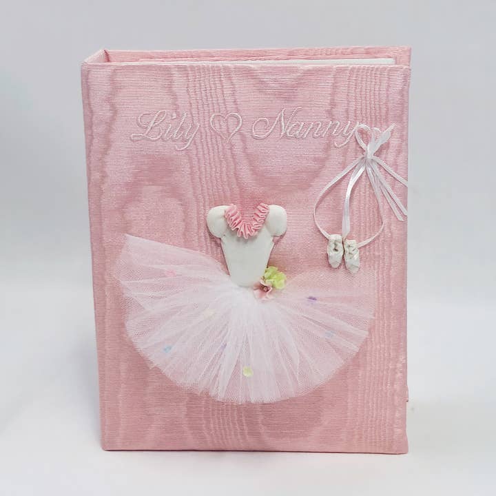 Álbum de tapa dura mediana con tutú de bailarina sobre moiré para venta al por mayor de MARCELA