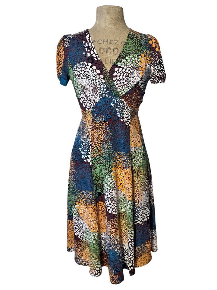 Vestido Retro Rita com Círculos Geométricos Castanhos por atacado de Loco Lindo