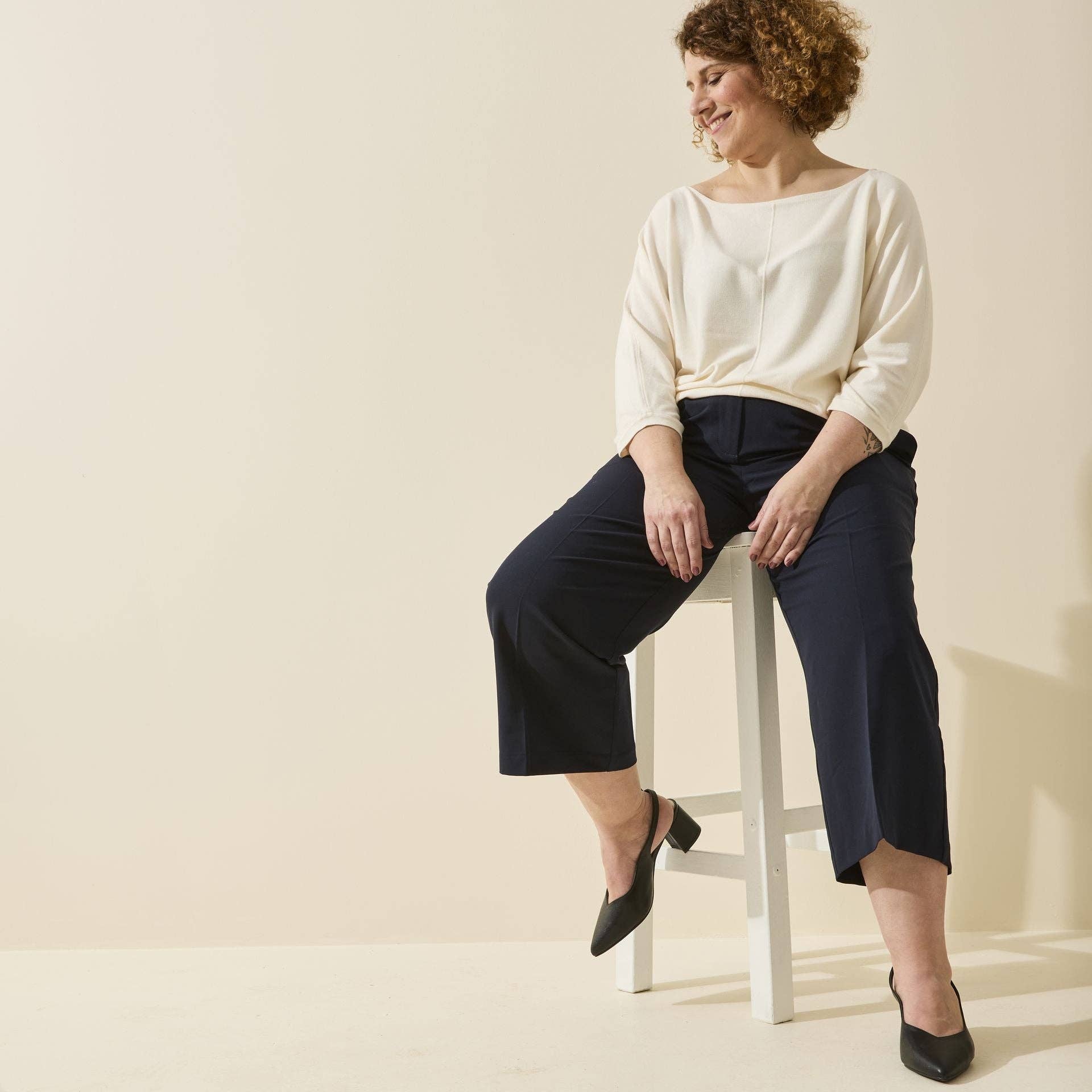 Gabylou - Wholesale Low Heels - Women's - Adjustable wide-fit heeled sandals H - Model Lea1