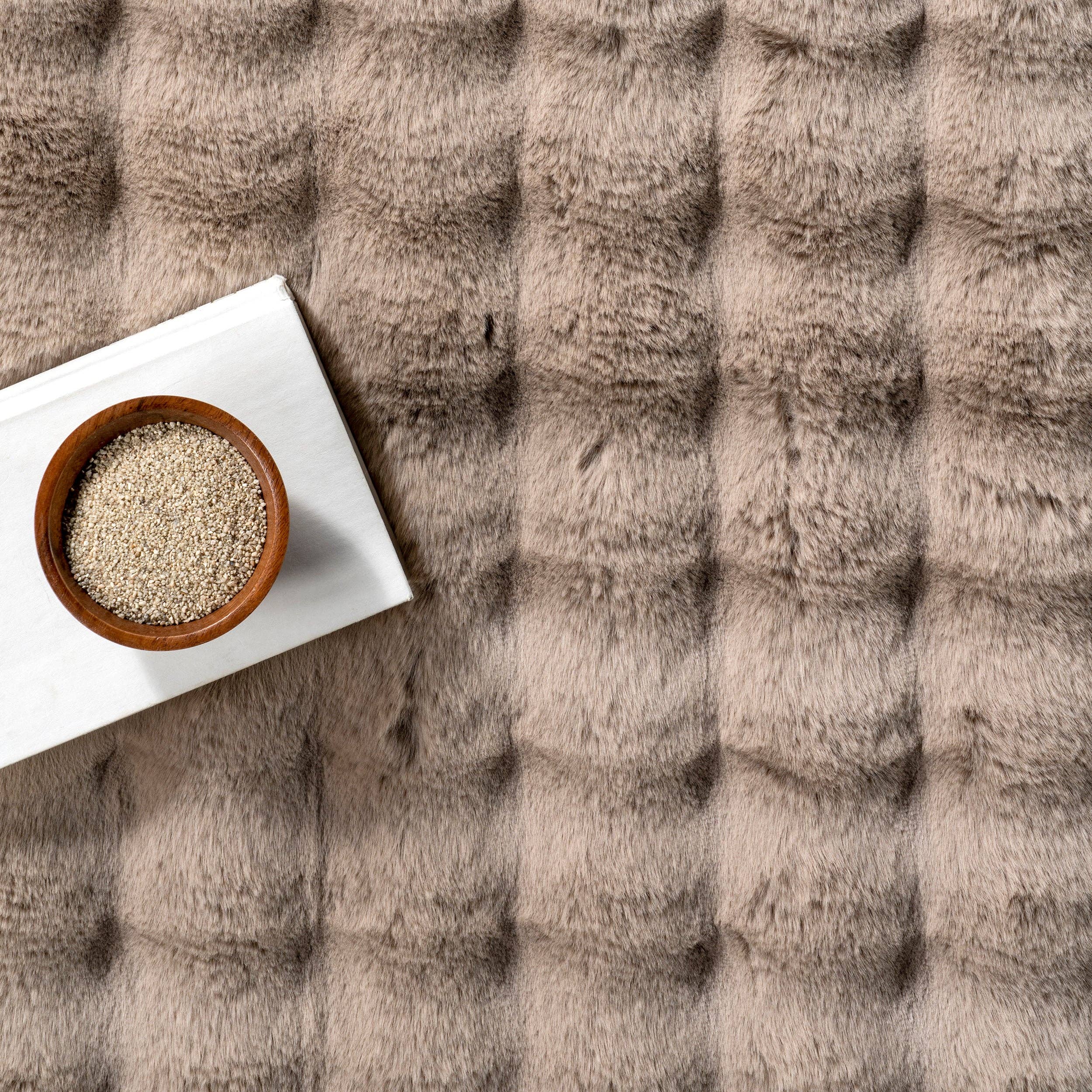 nuLOOM - Wholesale Area Rug - Jeni Solid Faux Rabbit Machine Washable Area Rug24