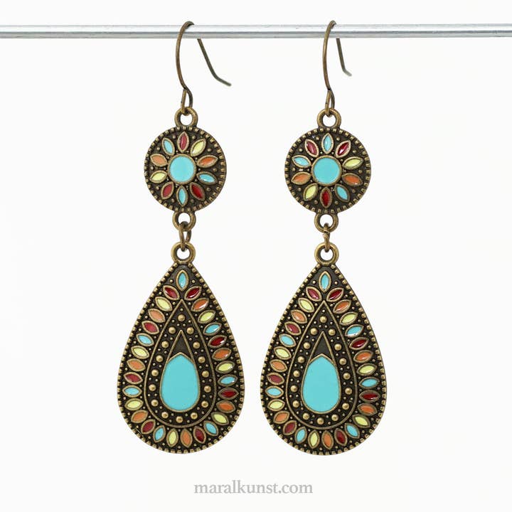 Boucles d’oreilles ethniques colorées bohémiennes d’inspiration orientale en laiton fait main pour la vente par Maral Kunst