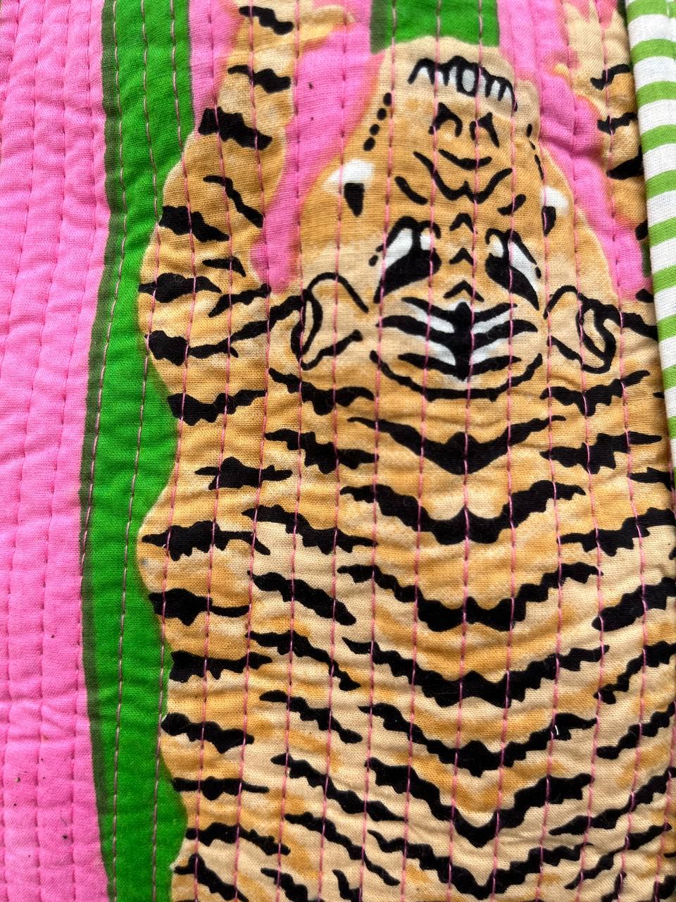 bhavnas boutique – Großhandel Lebensmittel-/Einkaufstasche – Baumwoll-Stepp-Jhola-Tasche mit Tiger-Motiv für Damen2