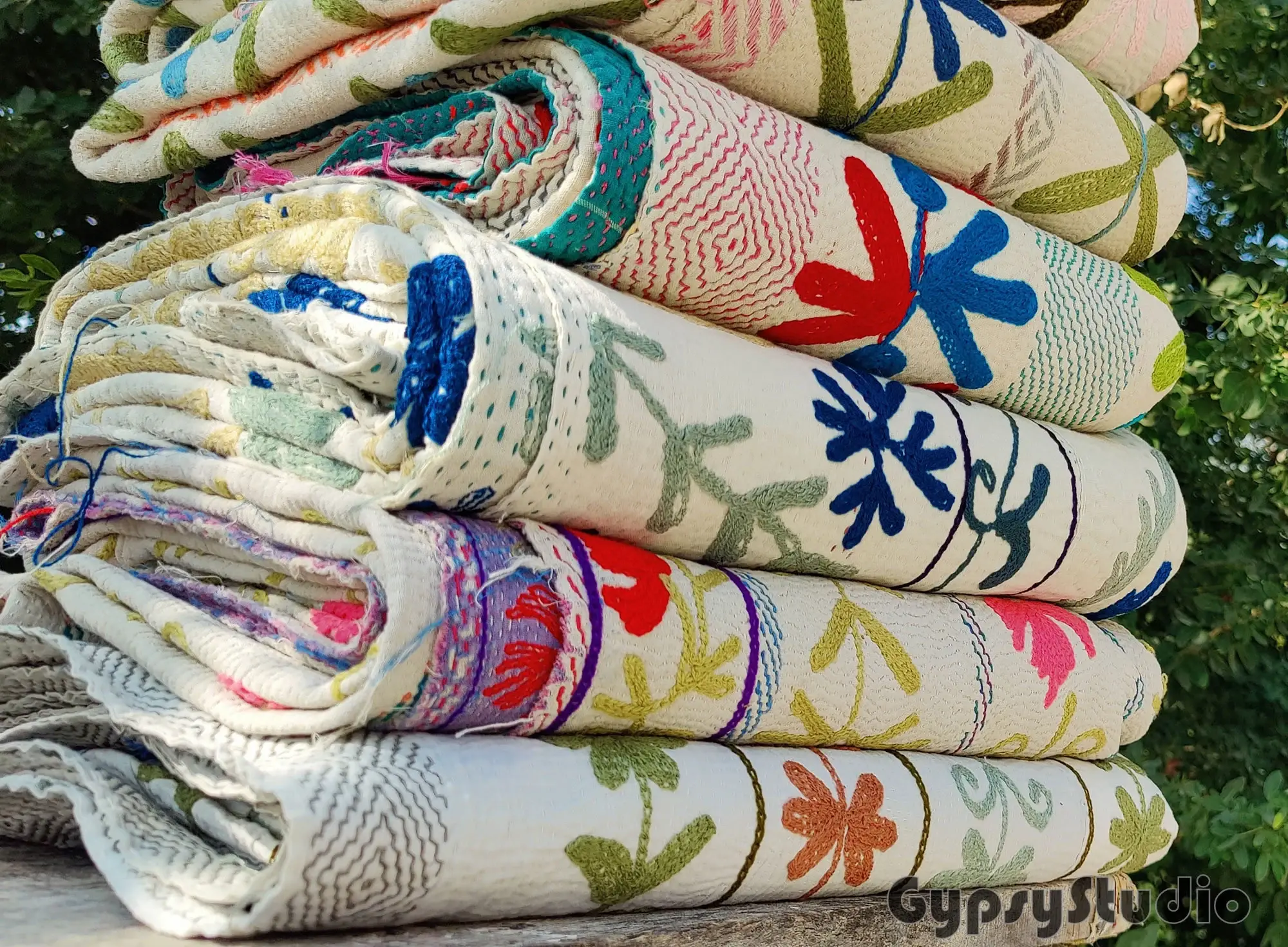 Bhawana Handicrafts - Wholesale Quilt - 5 Piece Lot, White Suzani Bed Spread Tapestry Colorful Quilt7