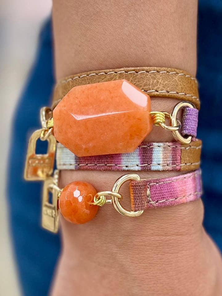 Pulseira Pacote com Couro de Camelo e Faixa de Tecido Magenta com Pedra Jaspe Laranja por atacado de LALE