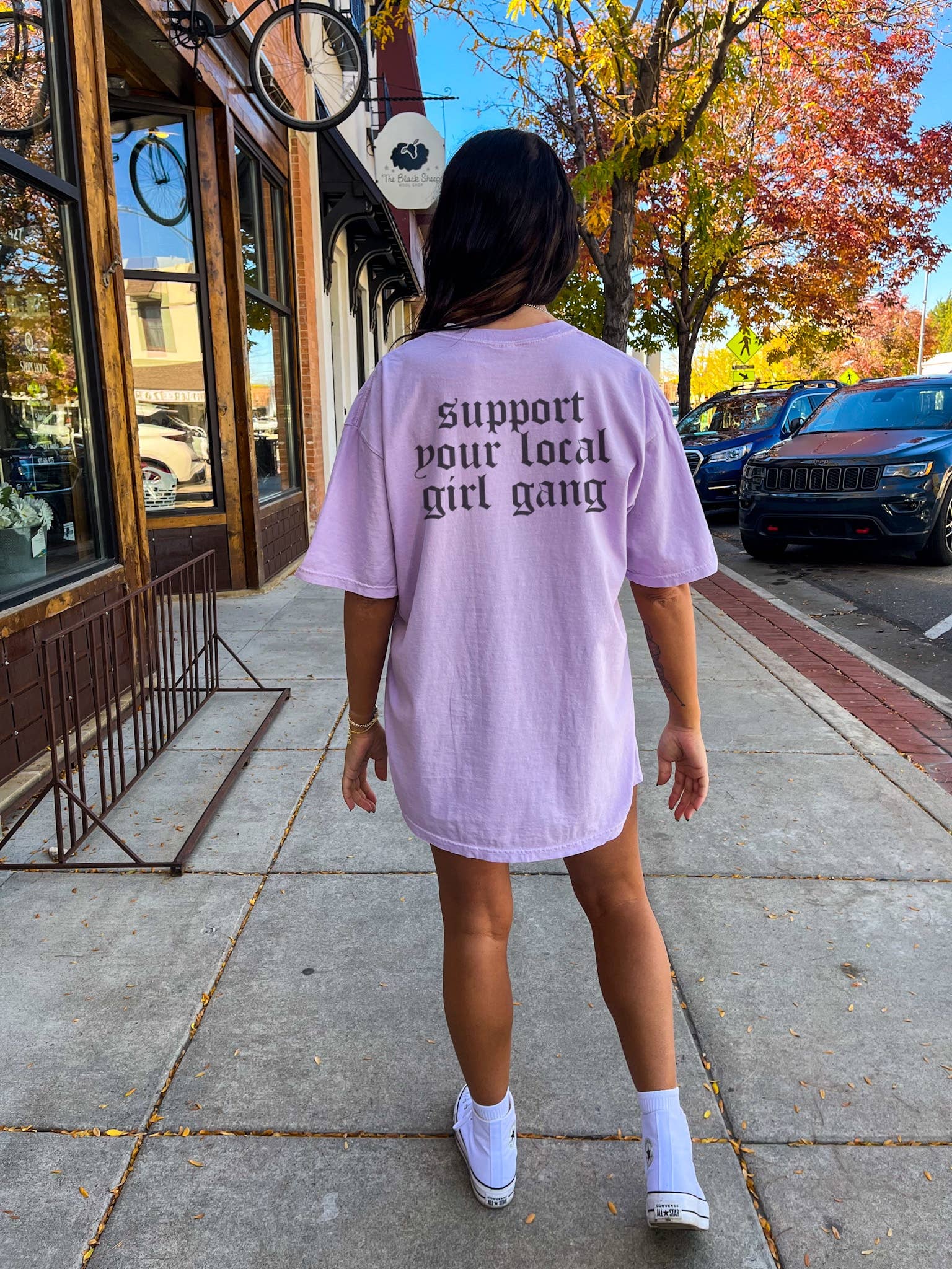 LOLA MAGNOLIA - Wholesale T-shirt met print - Dames - Steun je Local Girl Gang Tee2