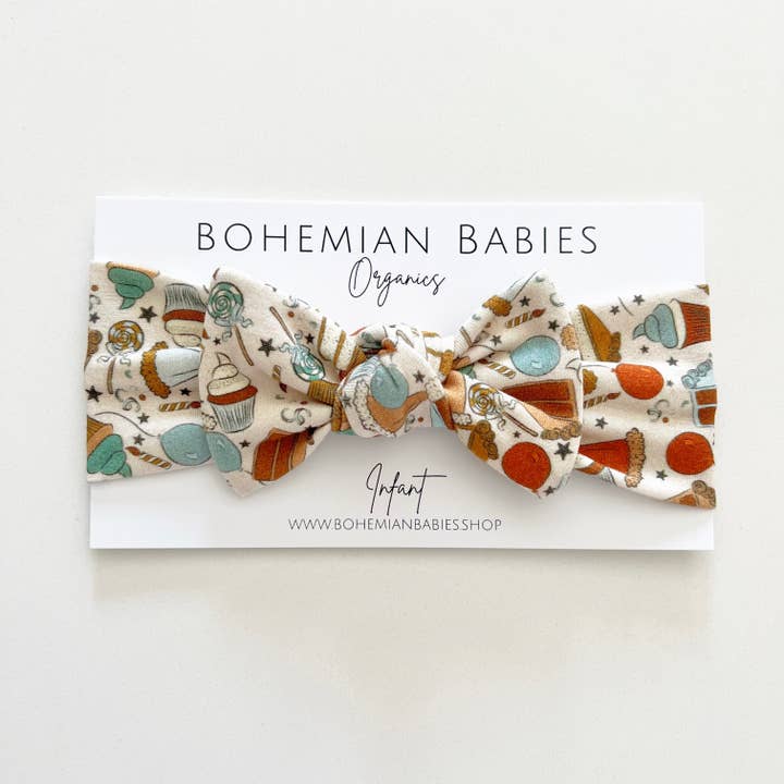 Bandeau avec nœud biologique | Surprise d'anniversaire (bleu) | Fait main pour la vente par Bohemian Babies