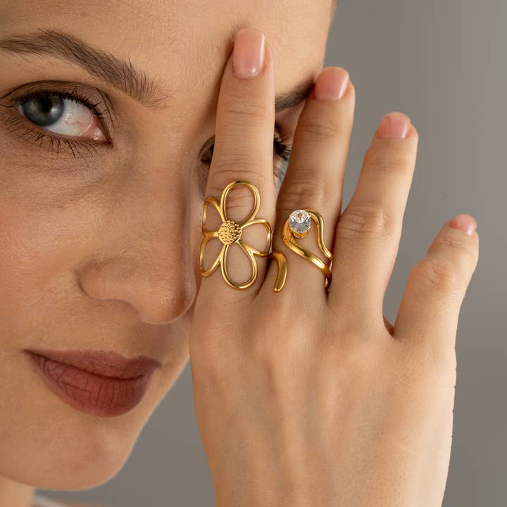 COSMOS – Großhandel Cocktail-/Statement-Ring – Edelstahl-Ring mit durchbrochenem Blumenmuster, luftiges Design, verstellbar2