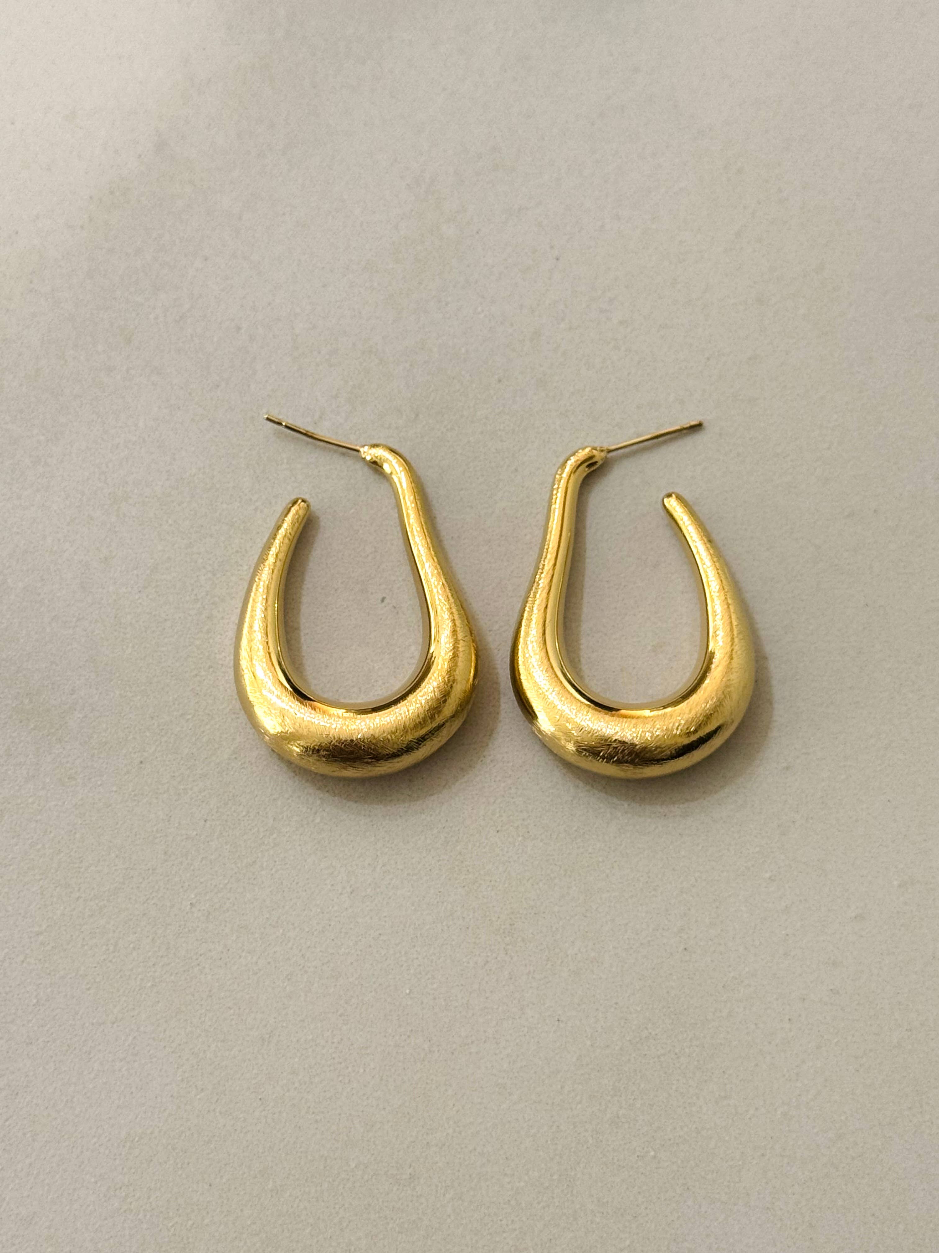 Cassette Barcelona - Wholesale Hoop Earrings - Menke Brushed Gold  Earrings0