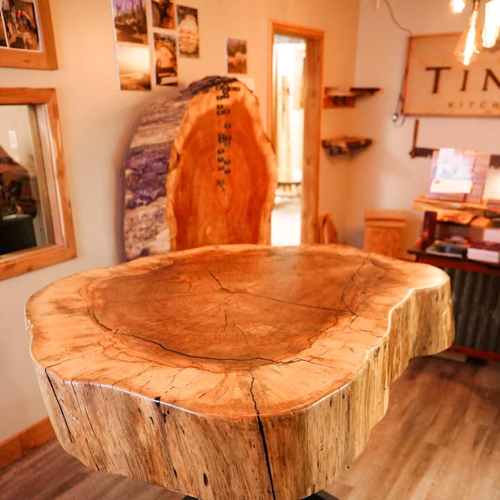 Table haute épaisse en noyer. pour la vente par Tin Roof Kitchen & Home