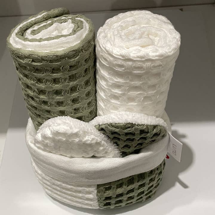 Lumä - Wholesale Face & Body Wipes - Mixed basket (washable cotton pads + face towels)3