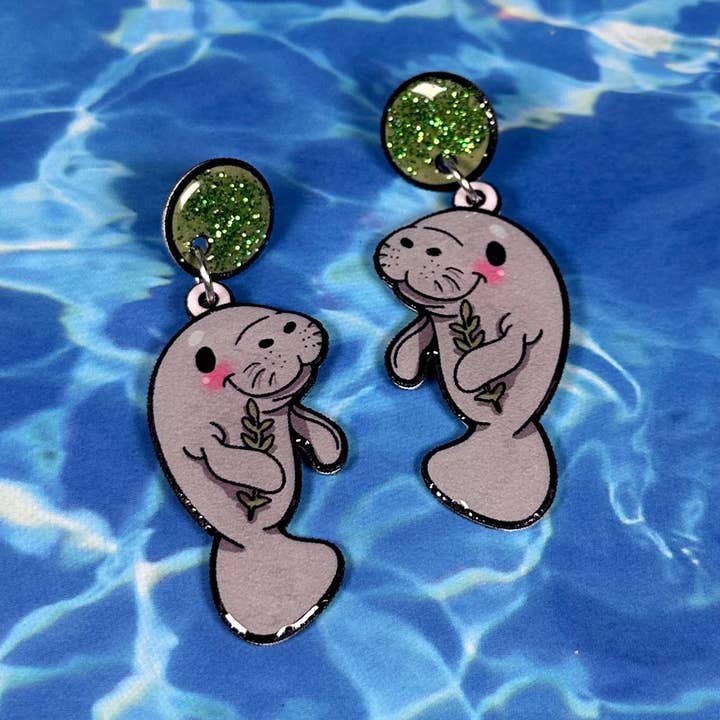 Sea Pixie Designs - Vendita all'ingrosso Orecchini pendenti - Orecchini Pendenti Manatee Glitter, Costieri e Leggeri4
