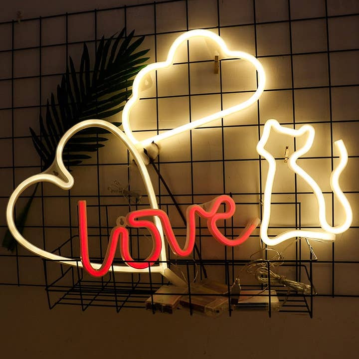 N. 6 Neon LED Banana in vendita all'ingrosso su Faire