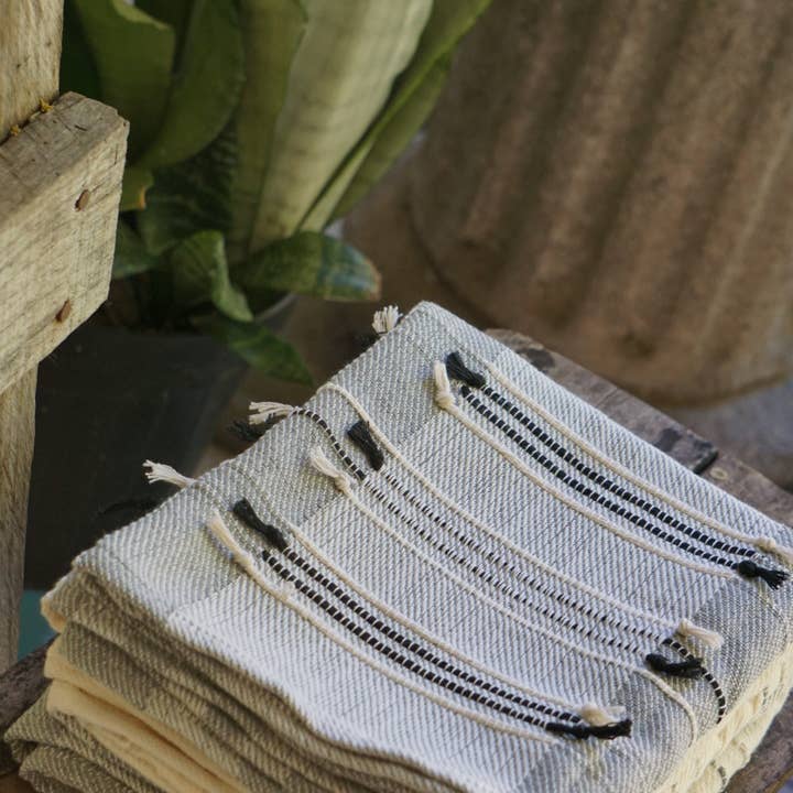 Sciarpa Infinity - mini nappine per la vendita all'ingrosso da parte di La Villa Goods