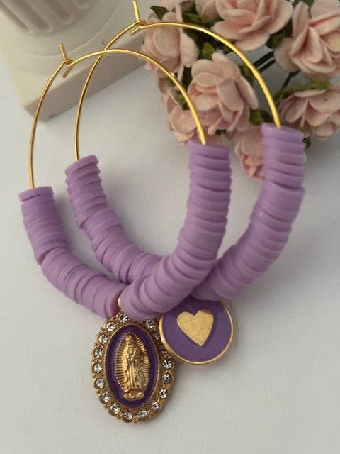 Brincos de argola ex-voto assimétricos com medalha do coração sagrado e medalha da Virgem por atacado de Miss DJ Angel