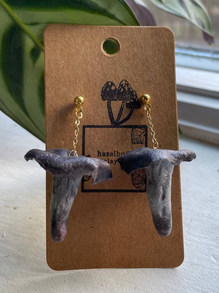 Boucles d'oreilles trompette noires pour la vente par Hazelbuds Clay Co.
