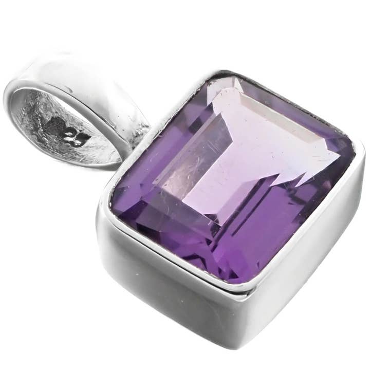 Pendentif délicat en argent sterling 925 avec améthyste de 2,5 ct, 5/8" pour la vente par FifiRose