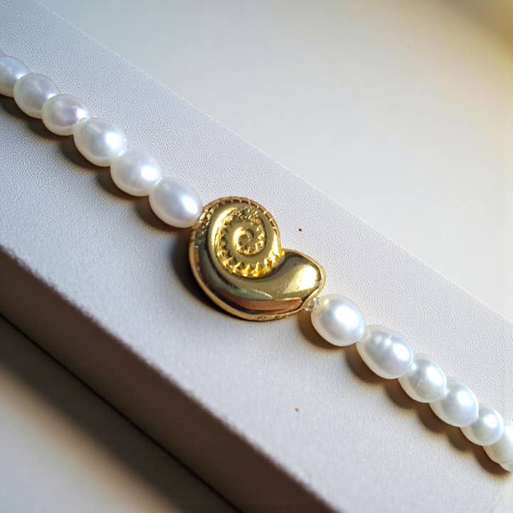 AMMONITE Bracelet made of freshwater pearls, 925 silver (gold-plated) for wholesale by Grethe Winter