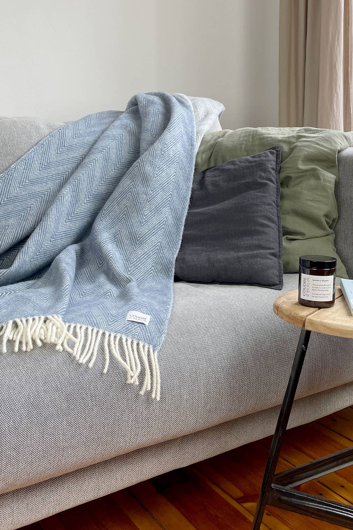Coudre Berlin - Wholesale Throw Blanket - Wool blanket/cuddly blanket fine herringbone blue concrete4