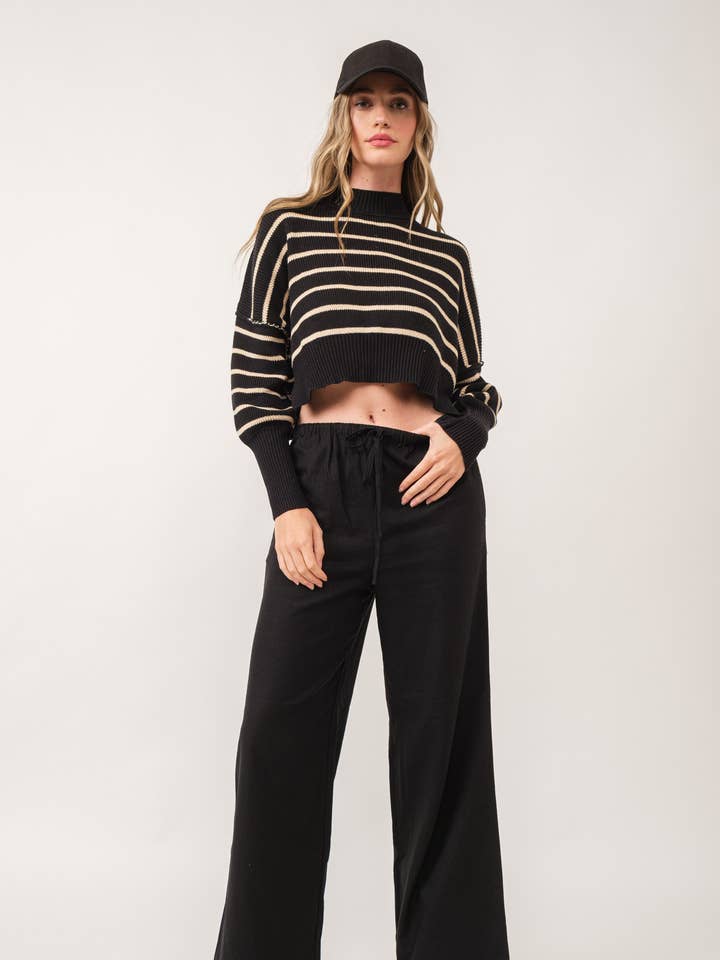In the Beginning – Großhandel Strickpullover – Damen – Schwarz gestreifter, bauchfreier Pullover