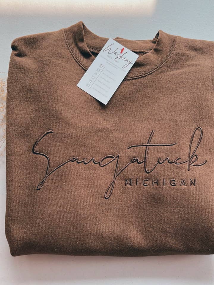 Finny Lou & Co. - Wholesale Graphic Sweatshirt - Women's - State & Town Tourist Crewneck Sweatshirt3