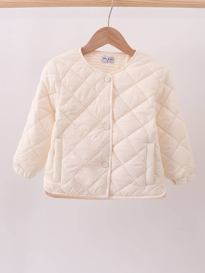 Veste matelassée crème pour la vente par Aspen Rain Boutique