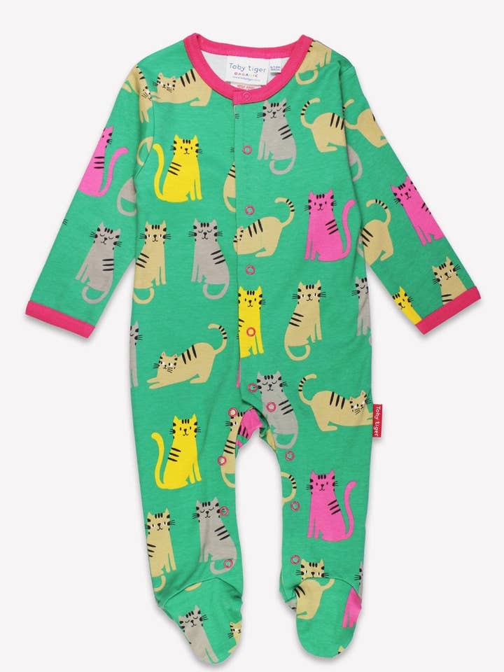 Ekologisk bomull baby pyjamas i ett stycke med fötter och kattunge-tryck för wholesale av Toby Tiger GmbH