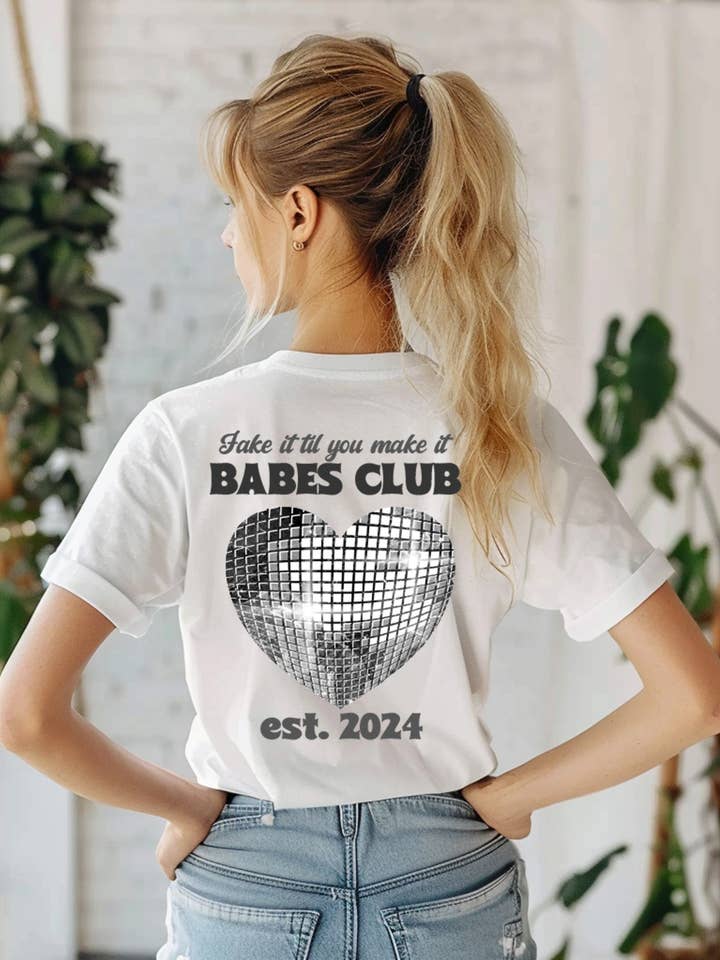 Maglietta Club "Fingi Finché Non Ce La Fai" Ragazze per la vendita all'ingrosso da parte di Lifestyle Outpost